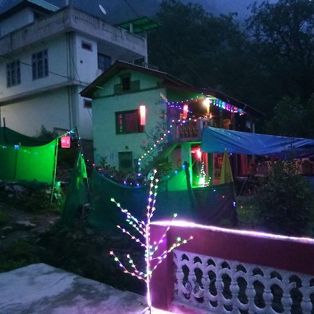 Moksha Hotel Kasol Eksteriør billede