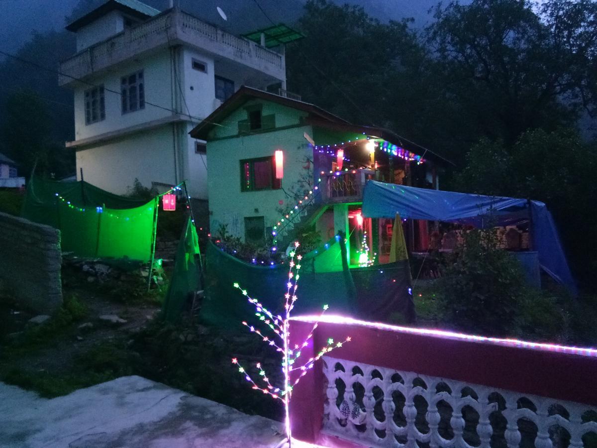 Moksha Hotel Kasol Eksteriør billede