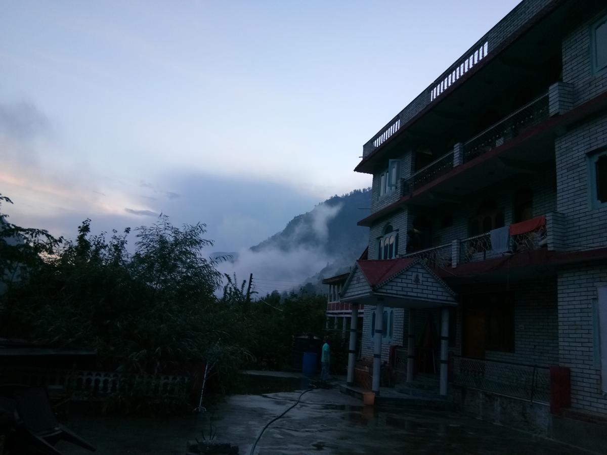 Moksha Hotel Kasol Eksteriør billede